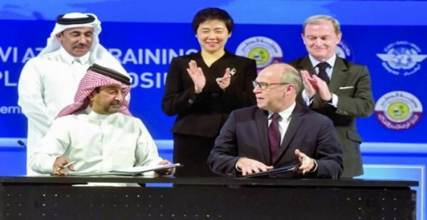 كلية قطر لعلوم الطيران توقع اتفاقية مع 'إيناك